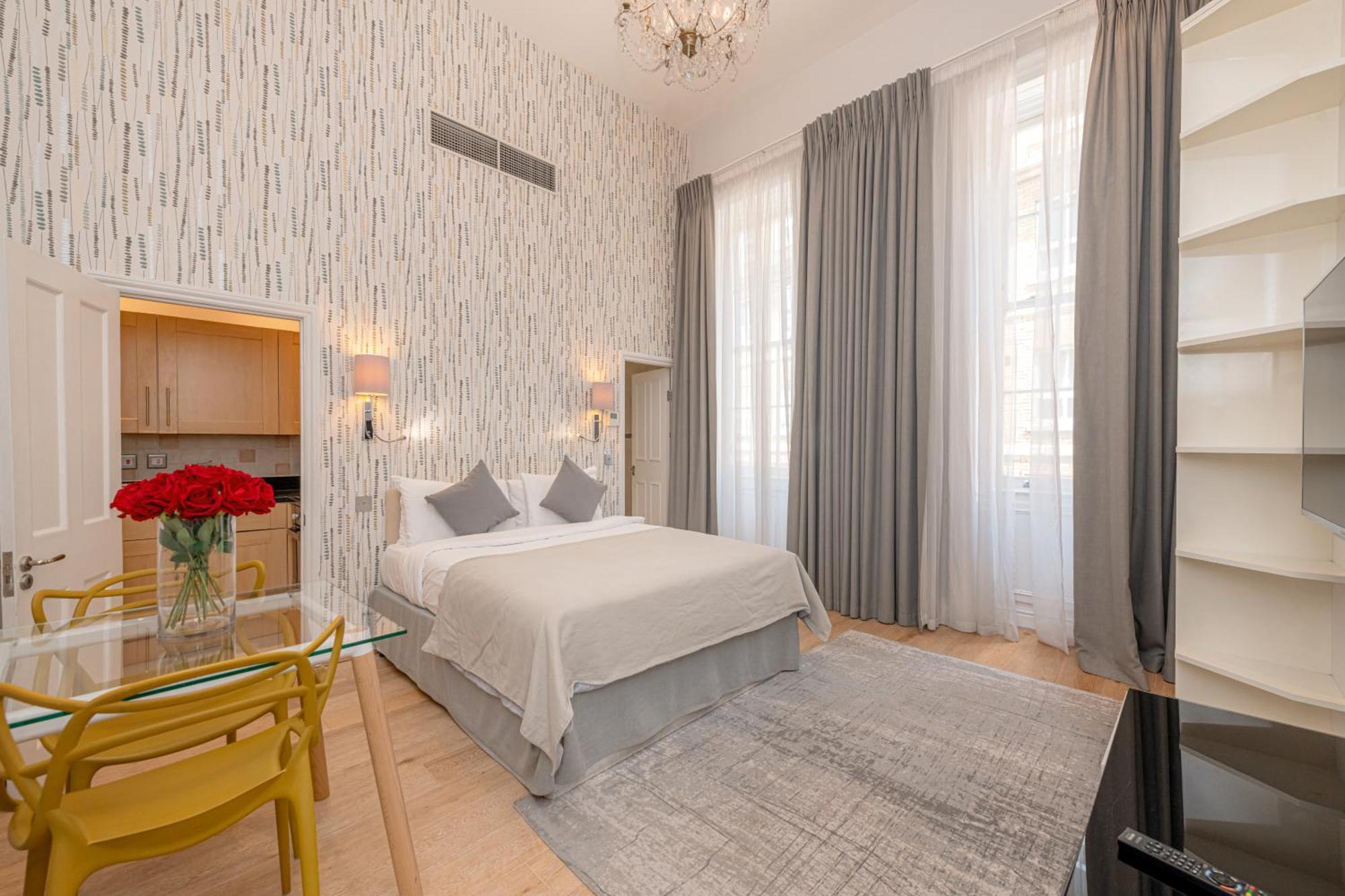 17 Hertford Street Apartahotel