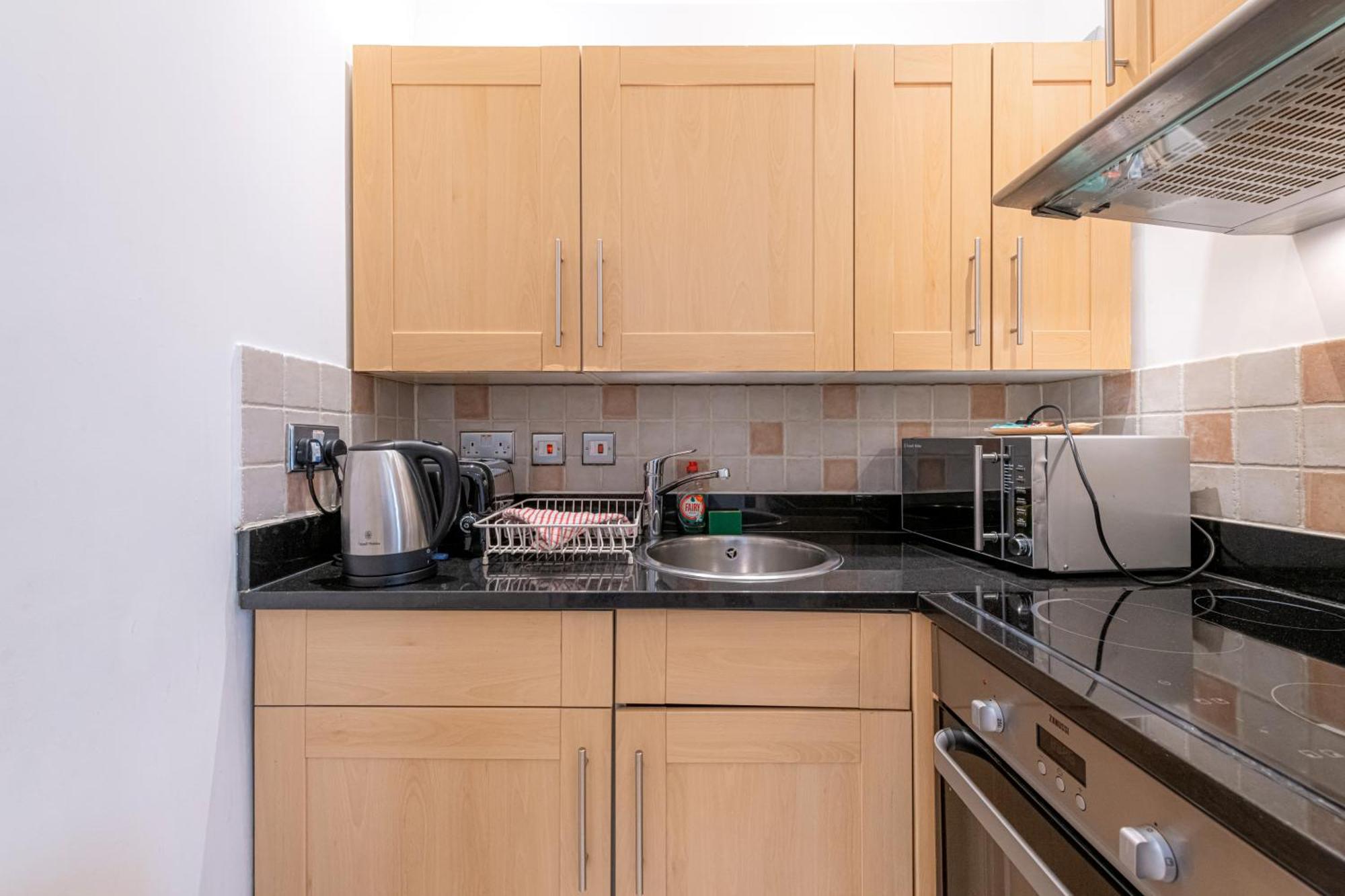 17 Hertford Street Apartahotel 3*