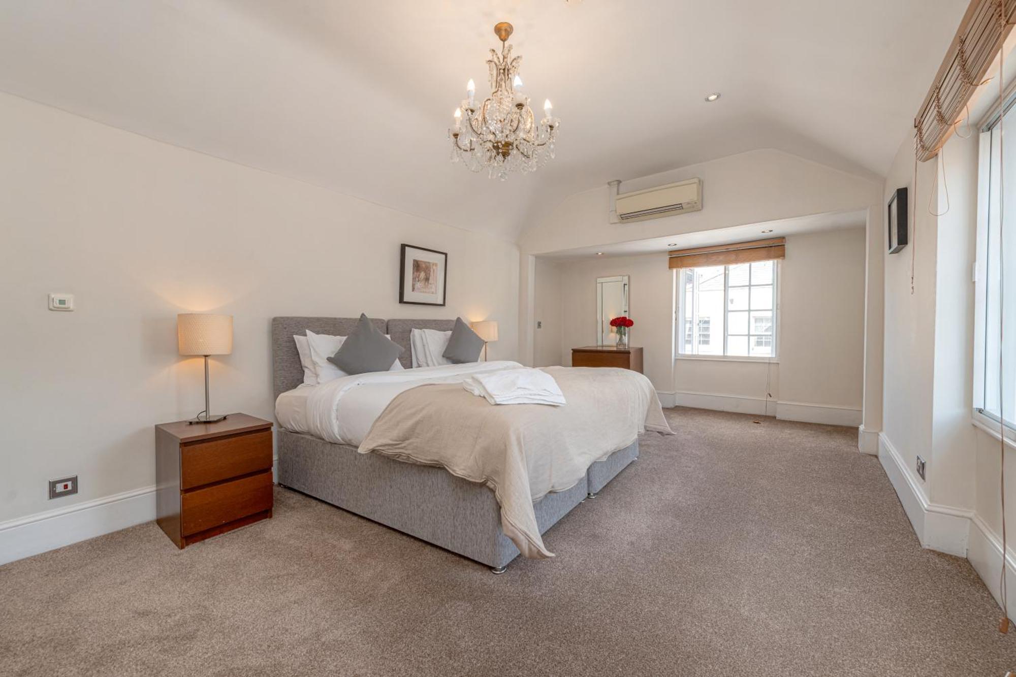 17 Hertford Street Apartahotel 3*