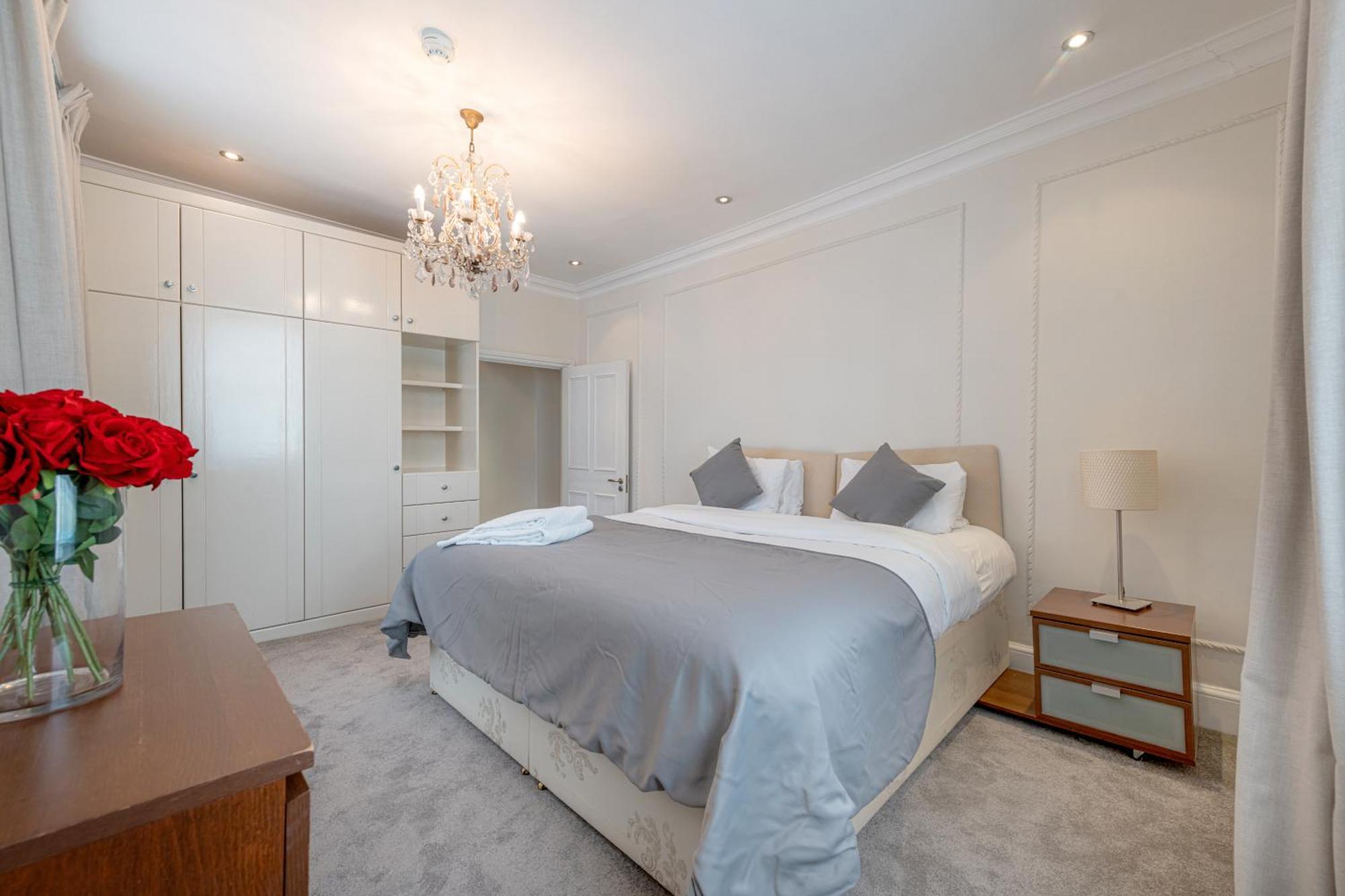 17 Hertford Street Apartahotel