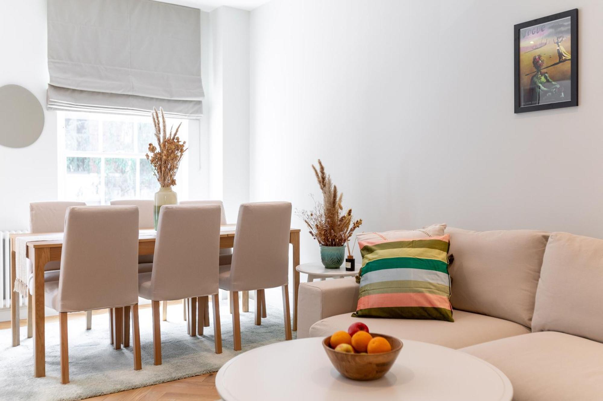 3 Bedroom Flat With Terrace In Apartment *
