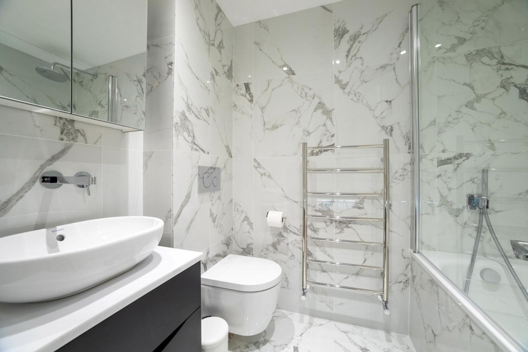 3 Bedroom Flat With Terrace In * London