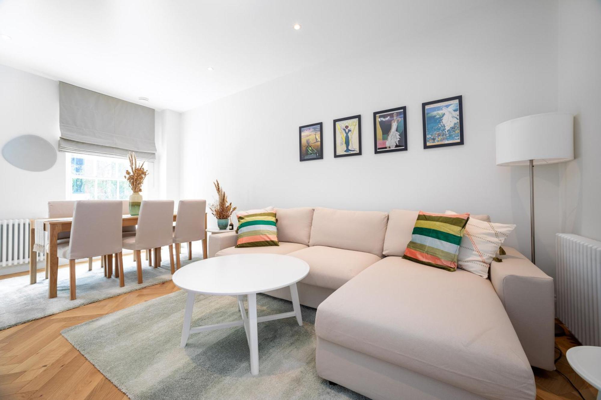 Apartment 3 Bedroom Flat With Terrace In *