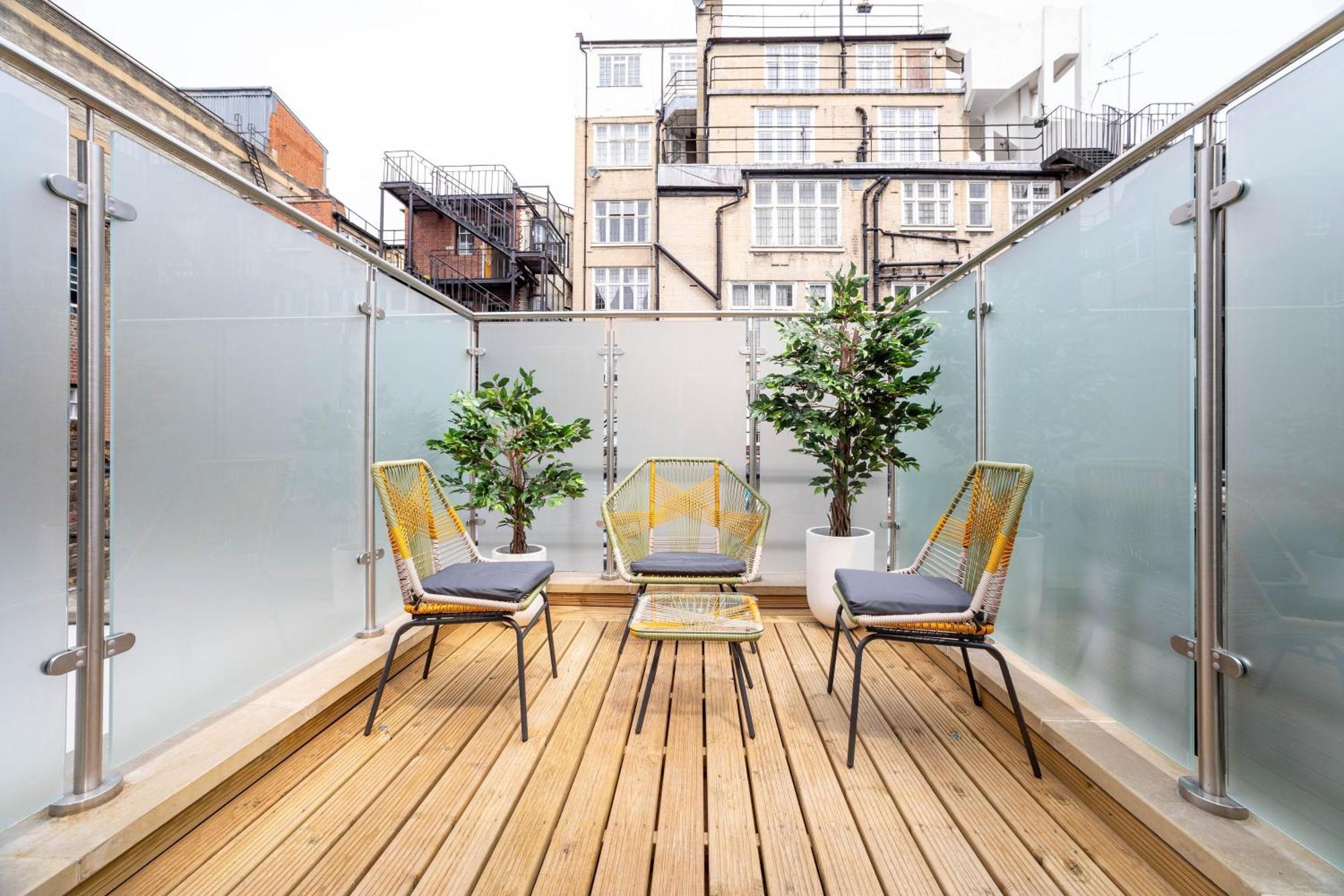 3 Bedroom Flat With Terrace In * London