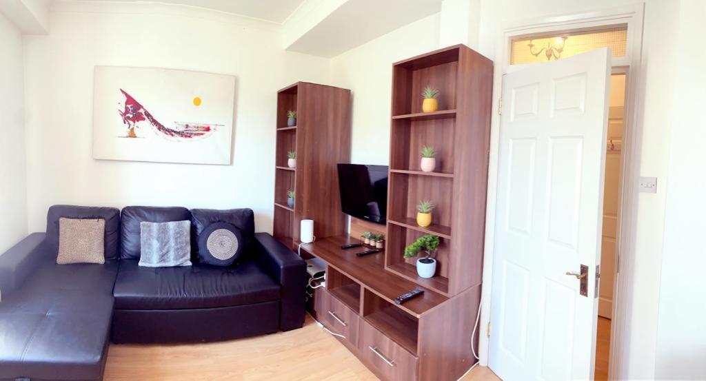 Kings Road Retreat - Affordable Serviced In Chelsea Apartment *