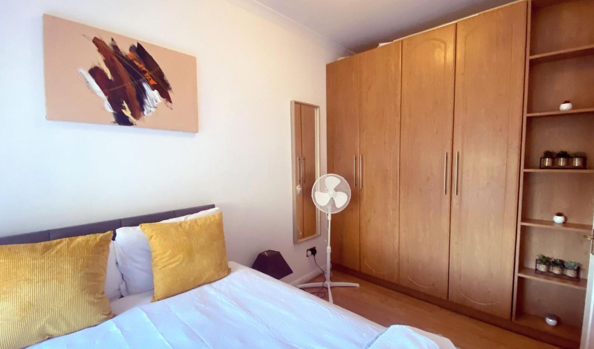 Kings Road Retreat - Affordable Serviced In Chelsea Apartment London