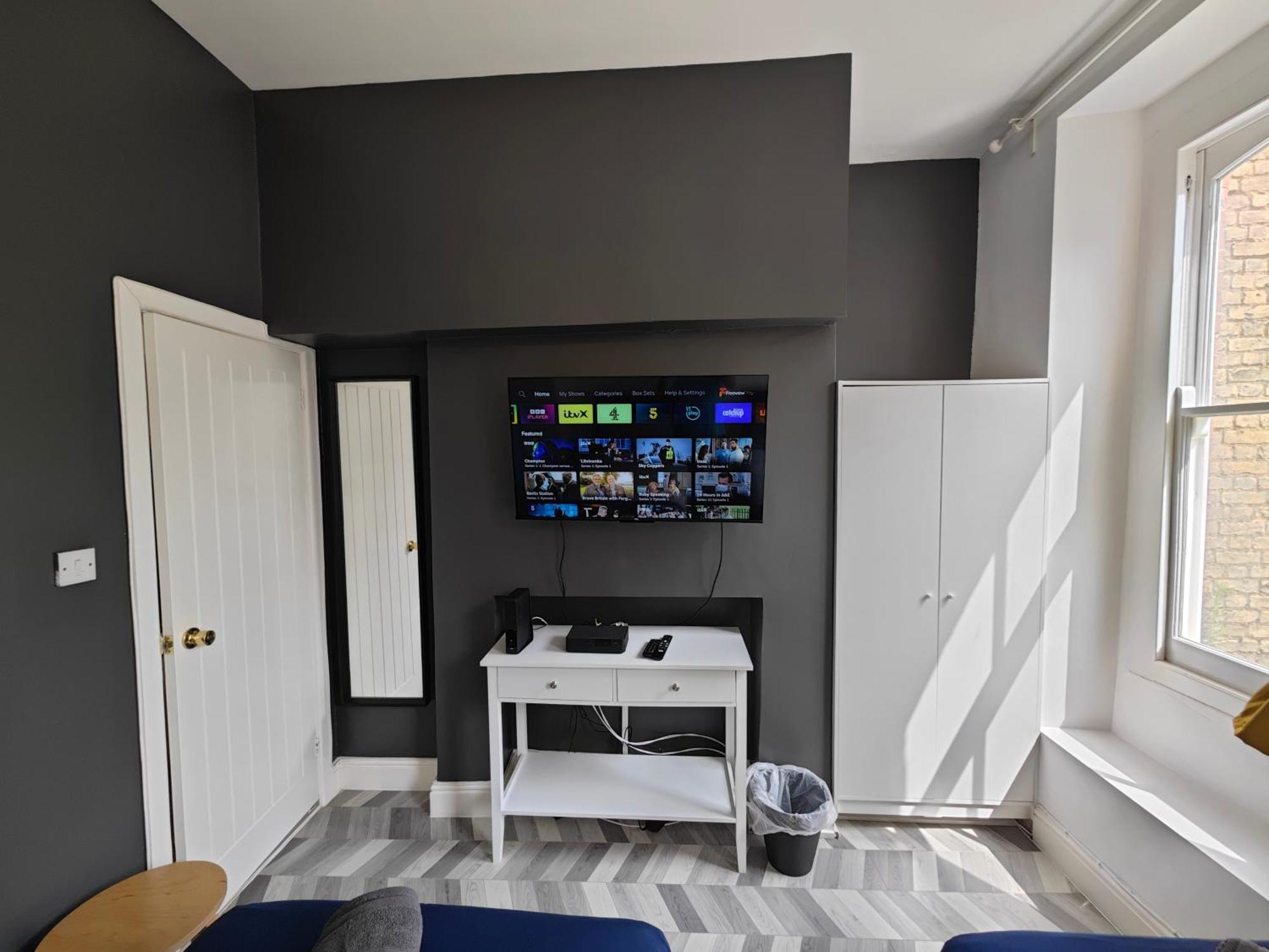 2 Bedroom 2 Bathroom In Old St - Shoreditch - Zone 1 London