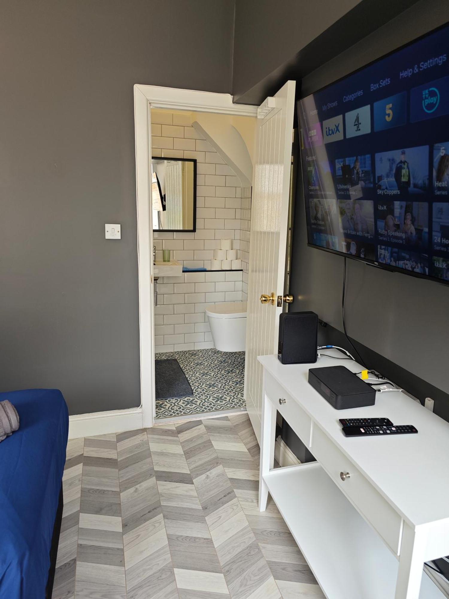 2 Bedroom 2 Bathroom In Old St - Shoreditch - Zone 1