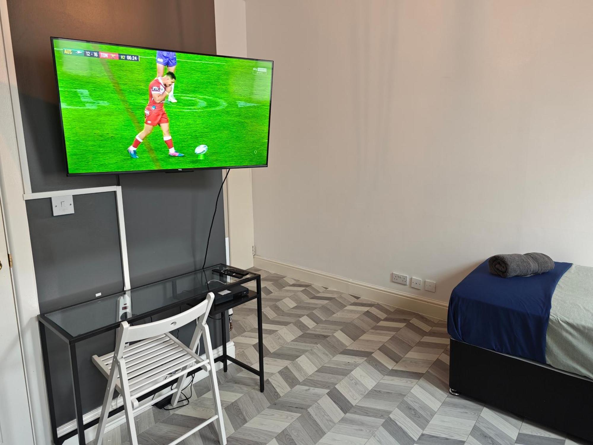 2 Bedroom 2 Bathroom In Old St - Shoreditch - Zone 1 Apartment *