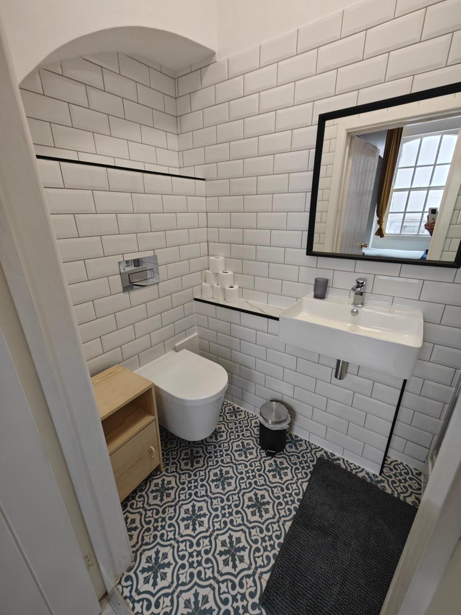 2 Bedroom 2 Bathroom In Old St - Shoreditch - Zone 1 Apartment
