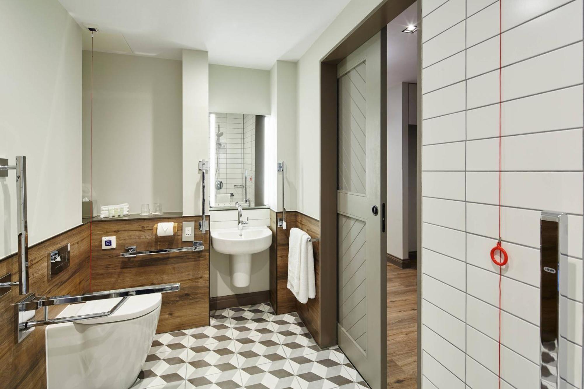 By Marriott Tower Bridge Hotel London