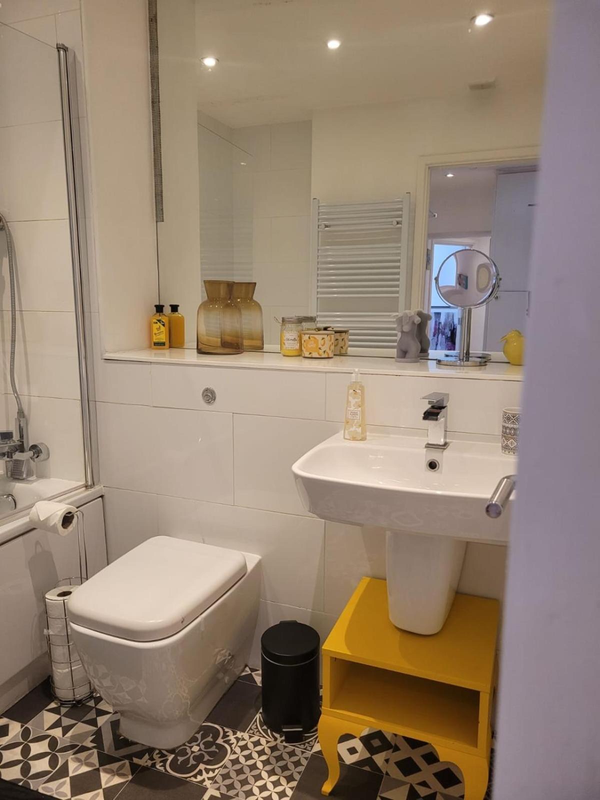 3 Bedroom In Central Sleep 10 Hy2 Apartment