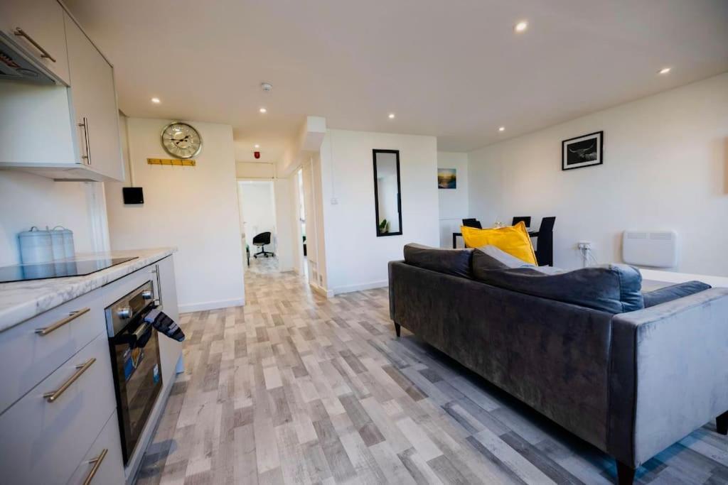 2 Bedrooms -parking-very Spacious-wifi *