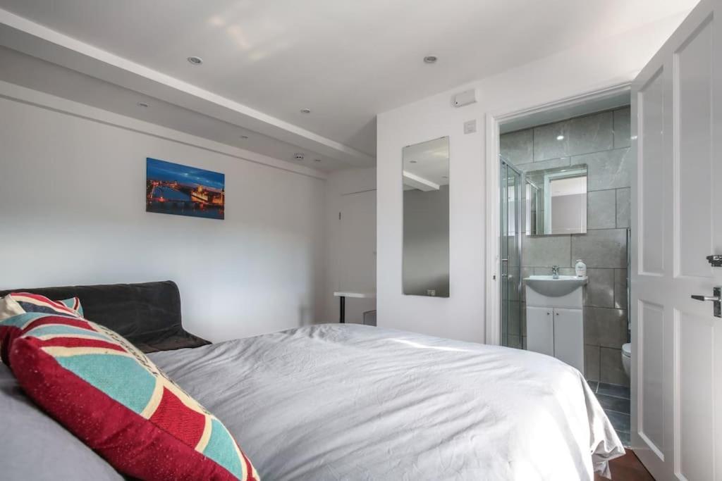 Large Modern Spacious House 6 Bedrooms 5 Bathrooms Сasa de vacaciones Londres