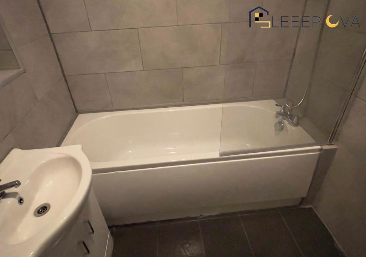 Premium Offers L Last-minute Escape L Luxury & Spacious 2 Bedroom Flat Families Business Relocation Sleepova Short Lets & Serviced