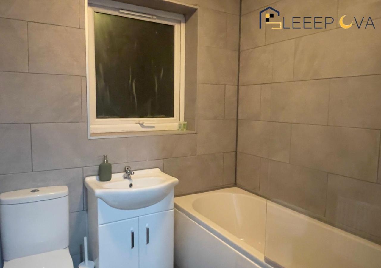 Premium Offers L Last-minute Escape L Luxury & Spacious 2 Bedroom Flat Families Business Relocation Sleepova Short Lets & Serviced Appartement Londen