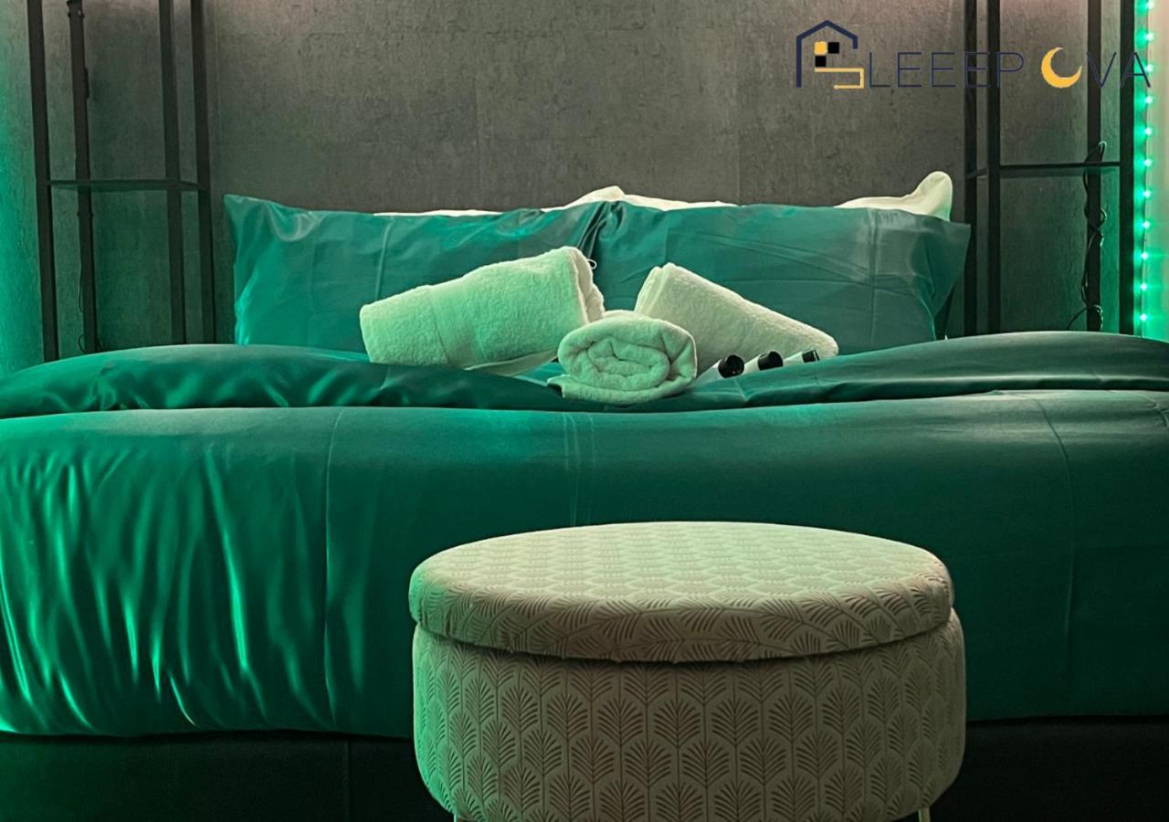 Premium Offers L Last-minute Escape L Luxury & Spacious 2 Bedroom Flat Families Business Relocation Sleepova Short Lets & Serviced *