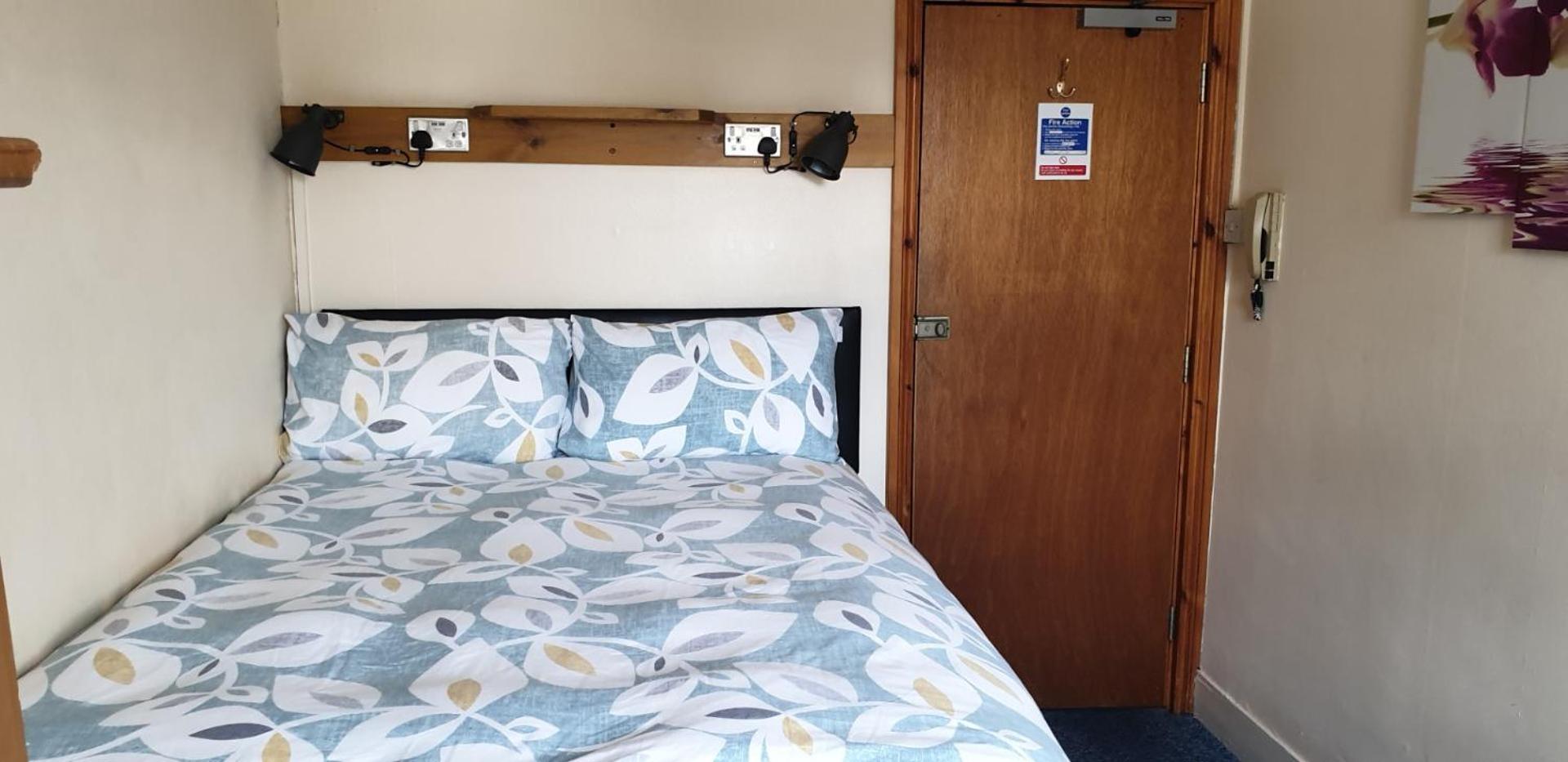Barmy Badger Backpackers Hostel *