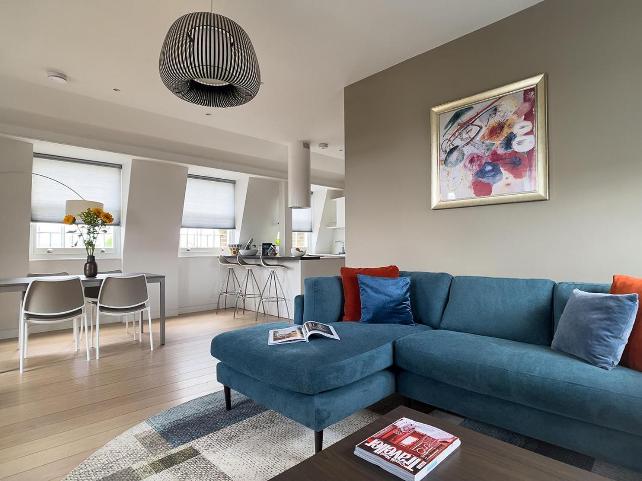 Mirabilis Apartments, Wells Court * Londres