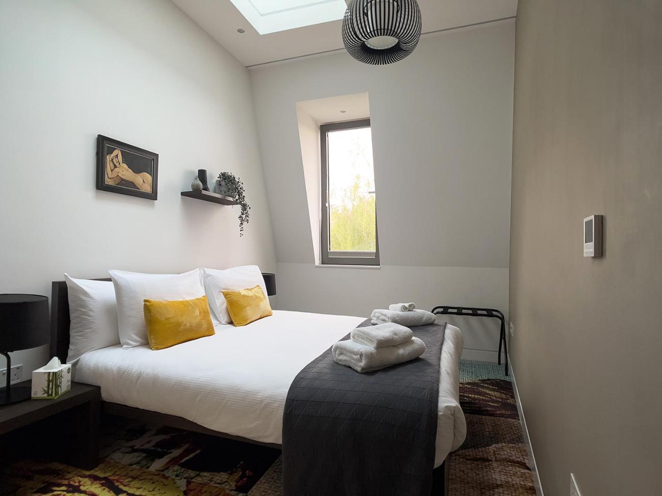 Mirabilis - Bayham Street Apartment *