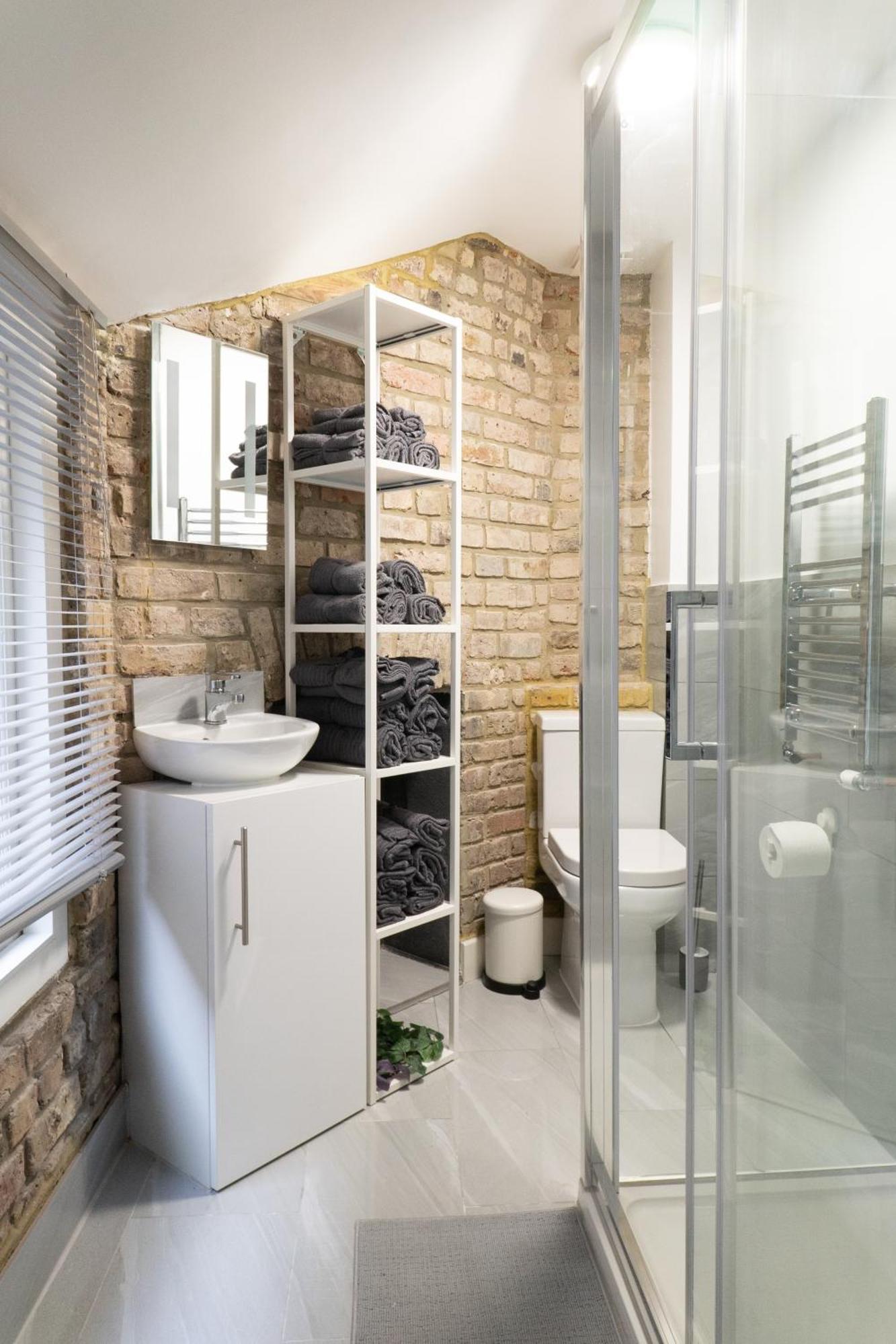 Air - Hatton Garden - Great Transport Links