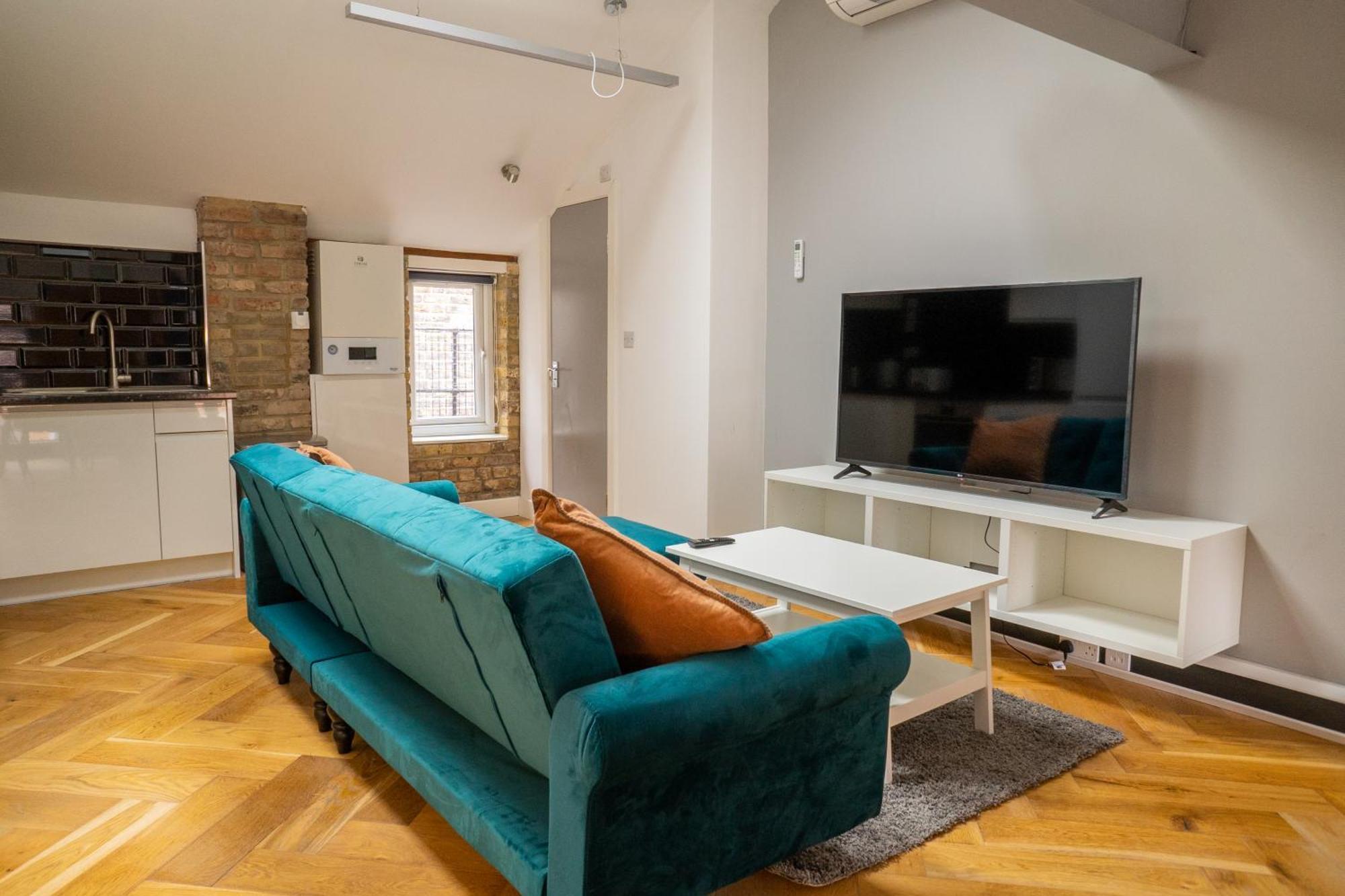 Air - Hatton Garden - Great Transport Links London