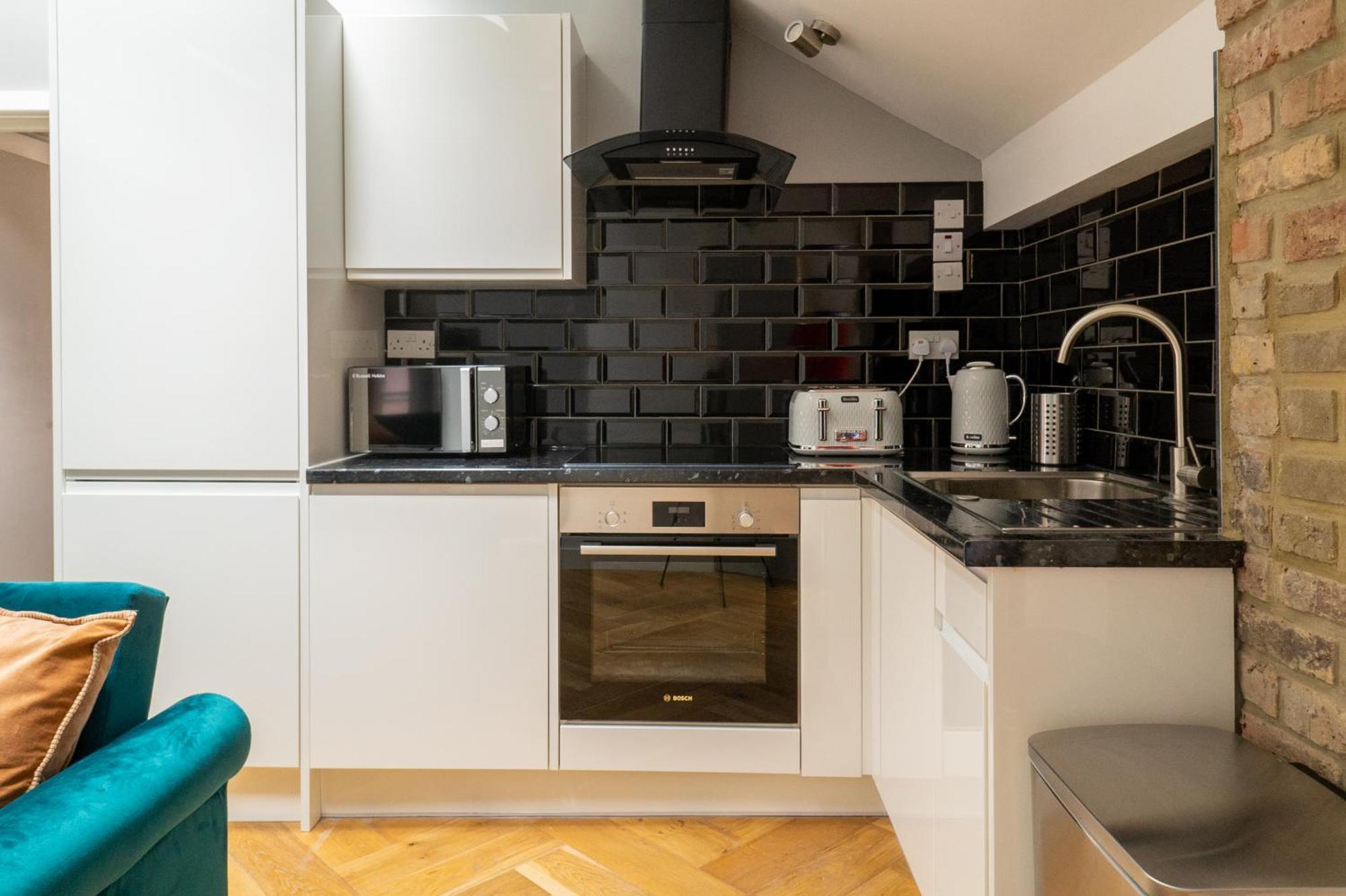 Air - Hatton Garden - Great Transport Links London