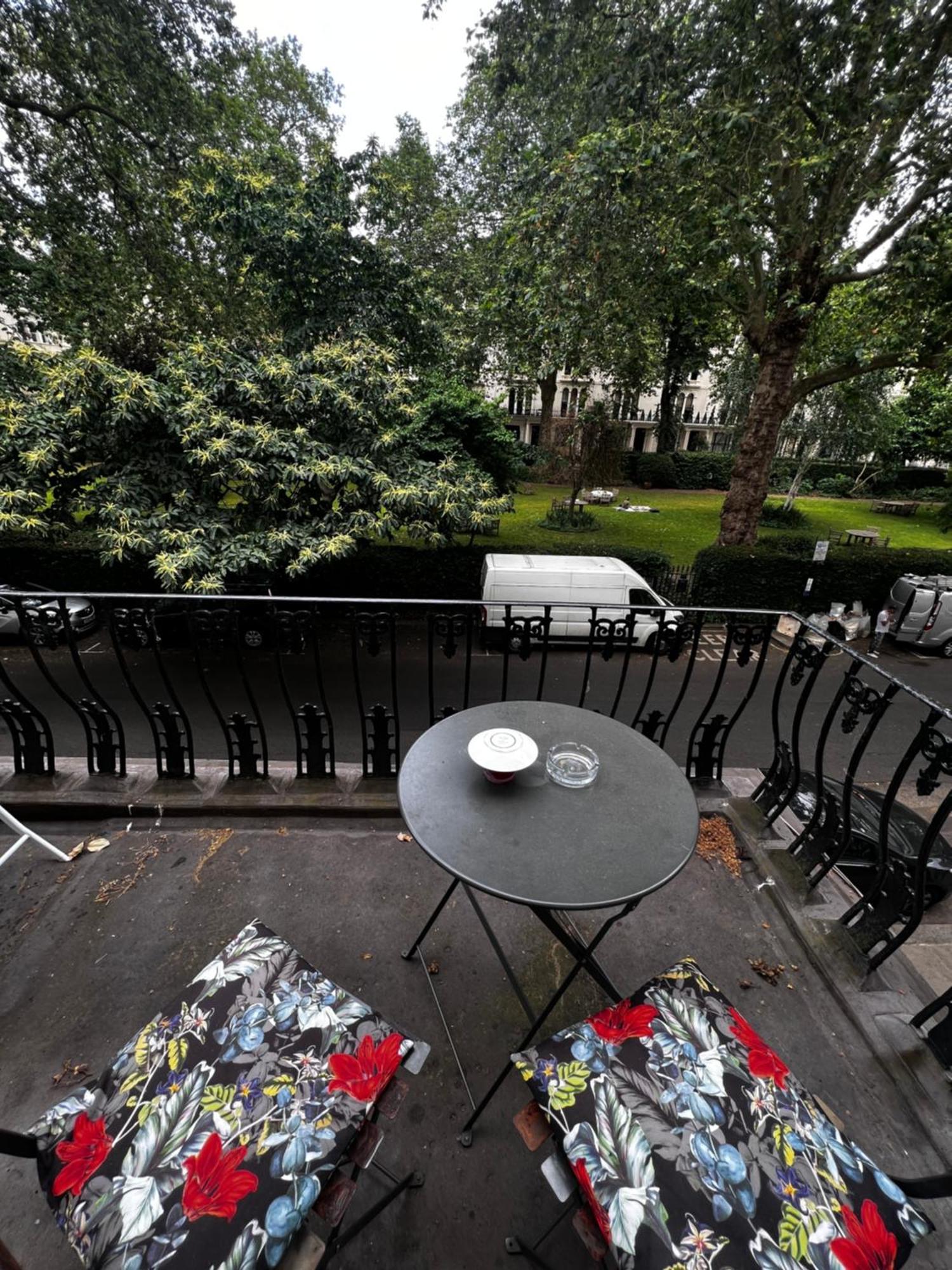 Apartment Hyde Park Has Private Balcony With Tranquil Garden View *