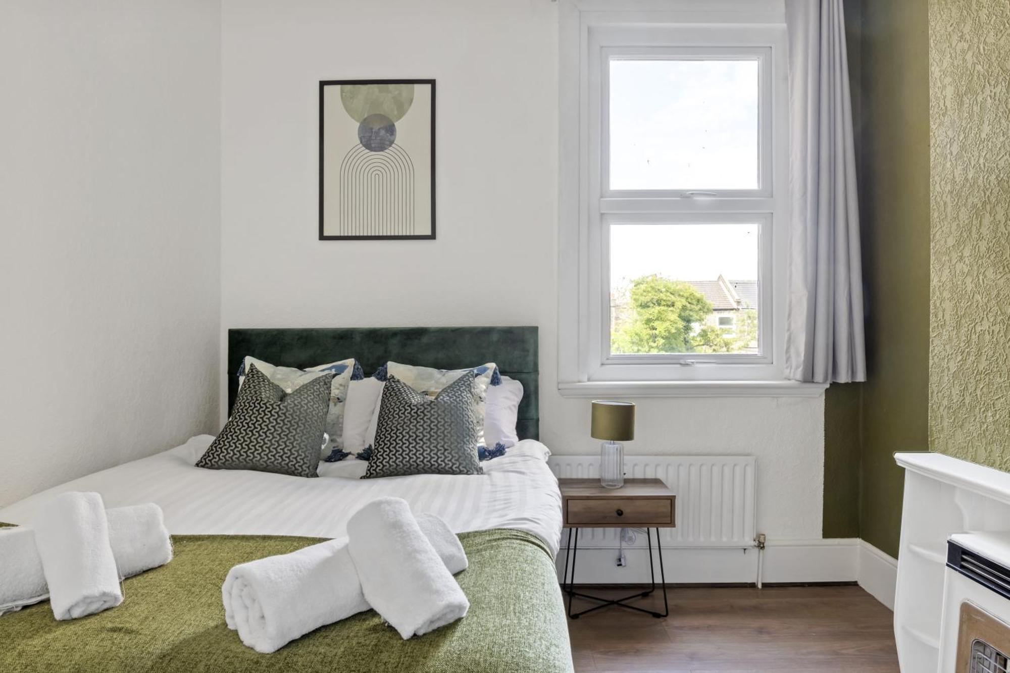 Parea Living - Hackney, 4-bedroom Victorian House W Big Garden * London