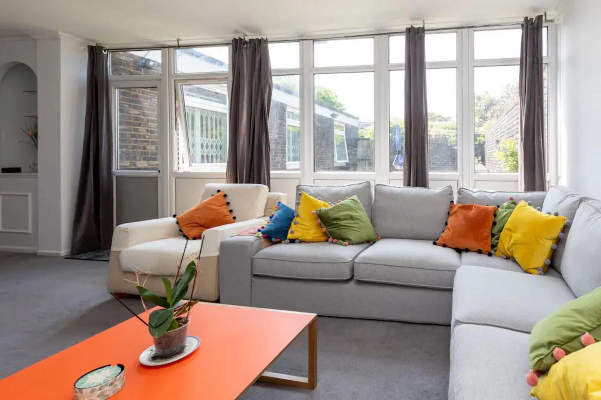 Spacious & Welcoming 4bd House - Kennington Appartement Londen