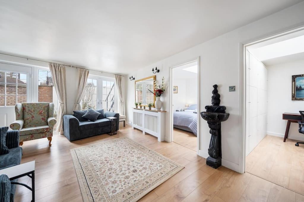 Charming In Hampstead Heath London