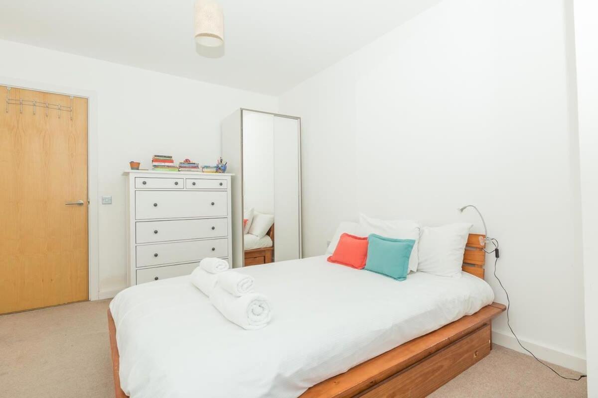 2 Bedroom East With Amazing Views London