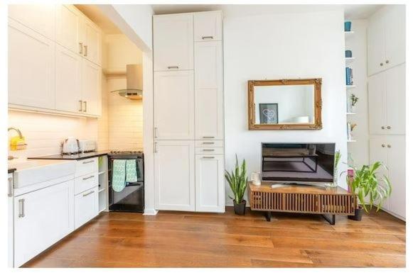 Stylish, 2 Bed Apartment, Muswell Hill Apartment *