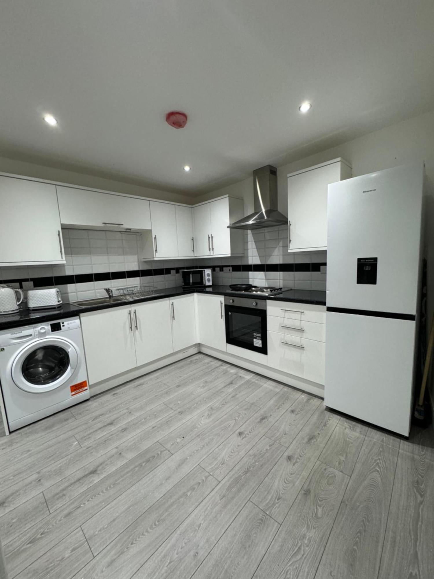 Fully Furnished 1 Bedroom Flat Apartment London