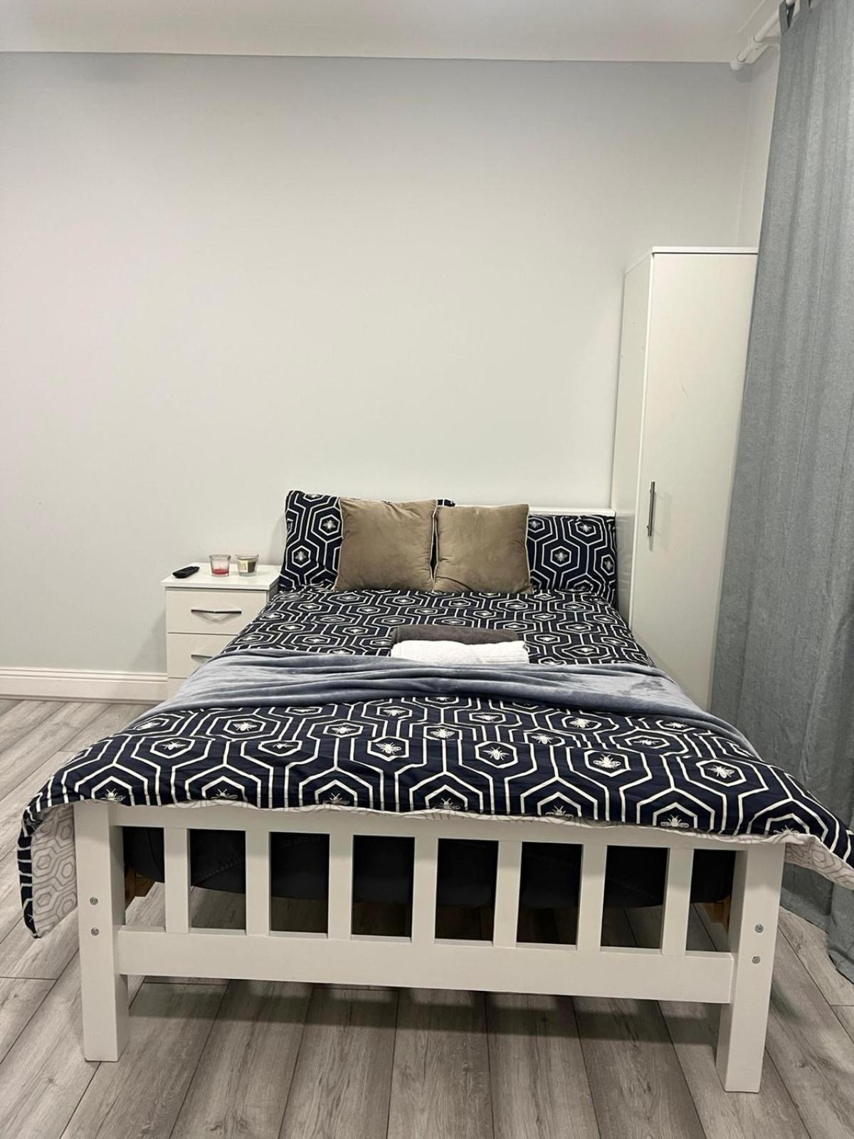 Apartment Acton House London