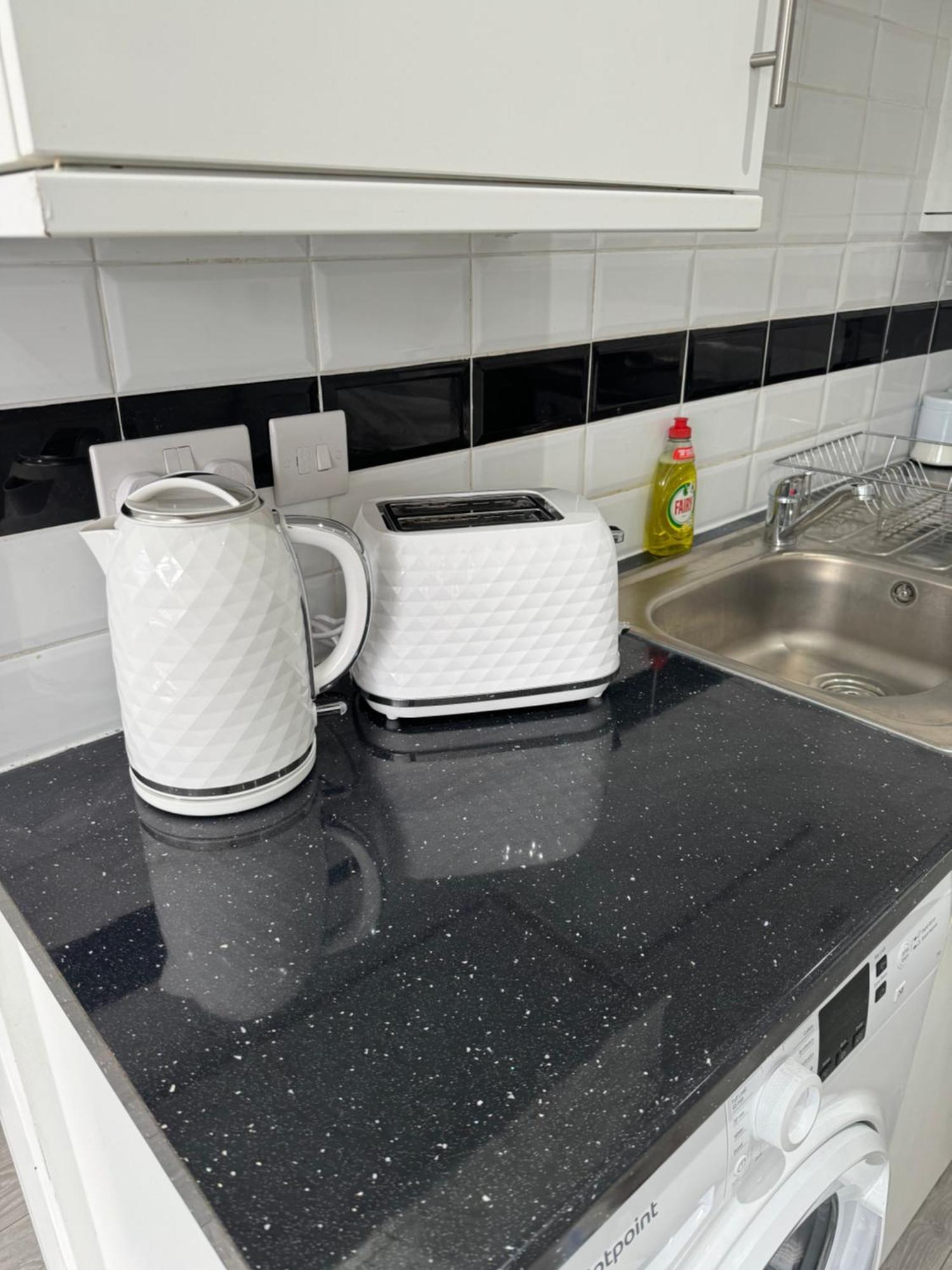 Apartment Fully Furnished 1 Bedroom Flat *
