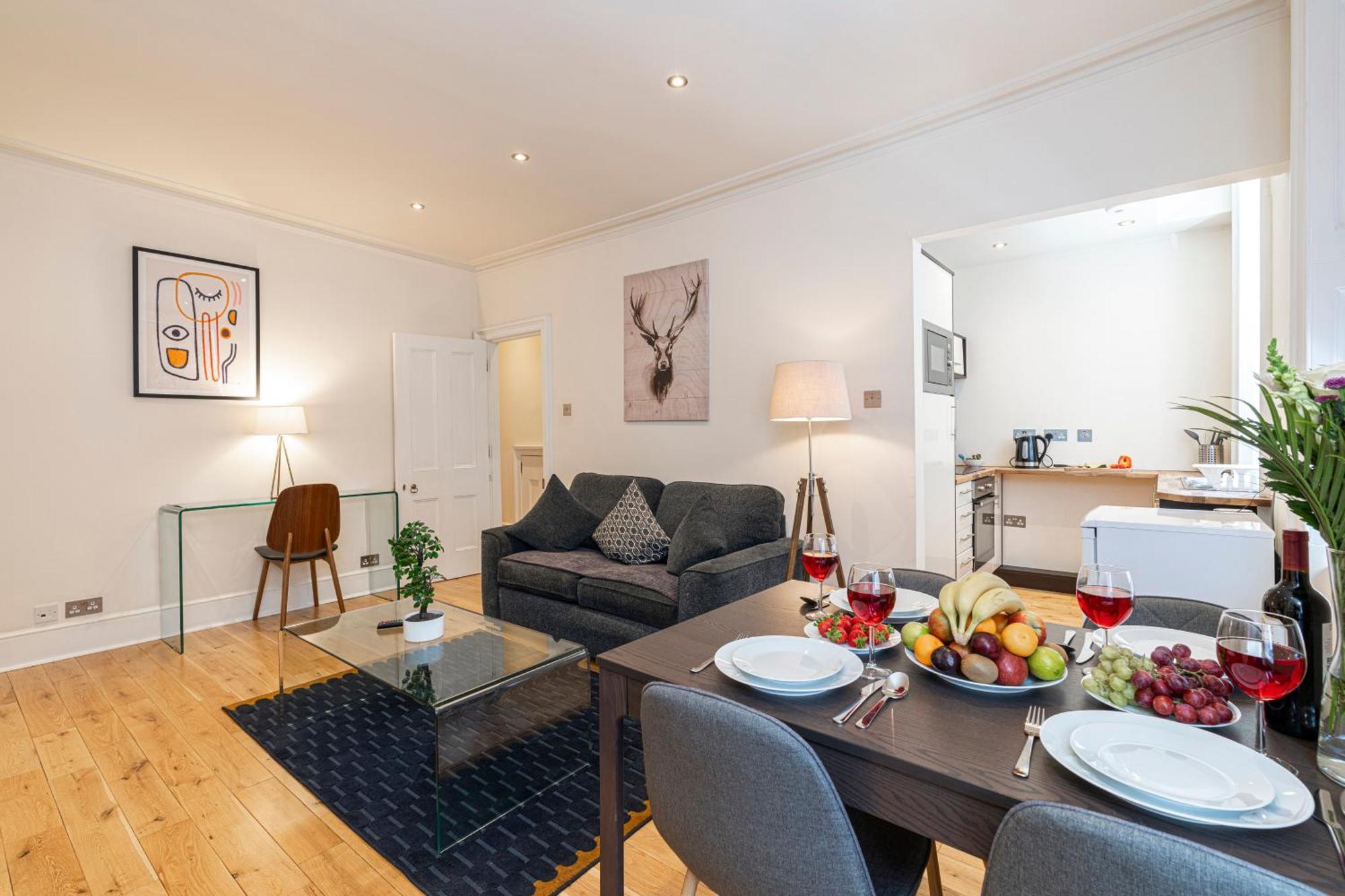 Trafalgar Square Apartment London