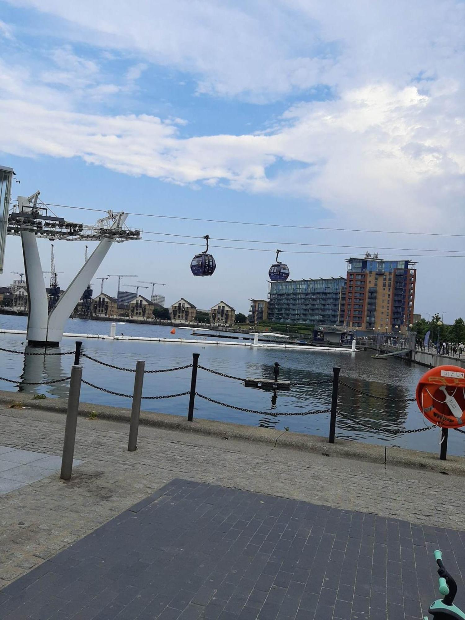 Luxury Dockview 3 Beds Excel Apartment London