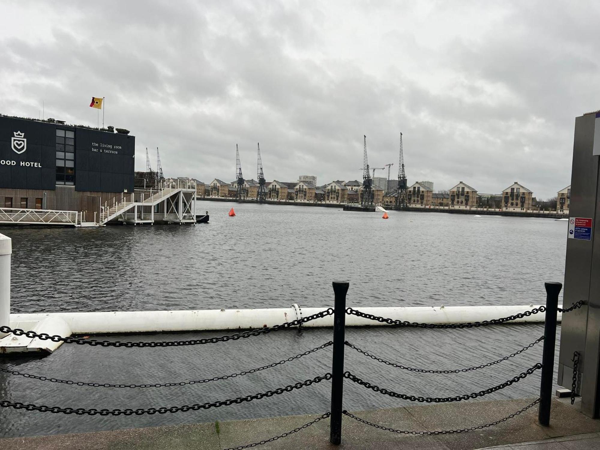Luxury Dockview 3 Beds Excel Apartment