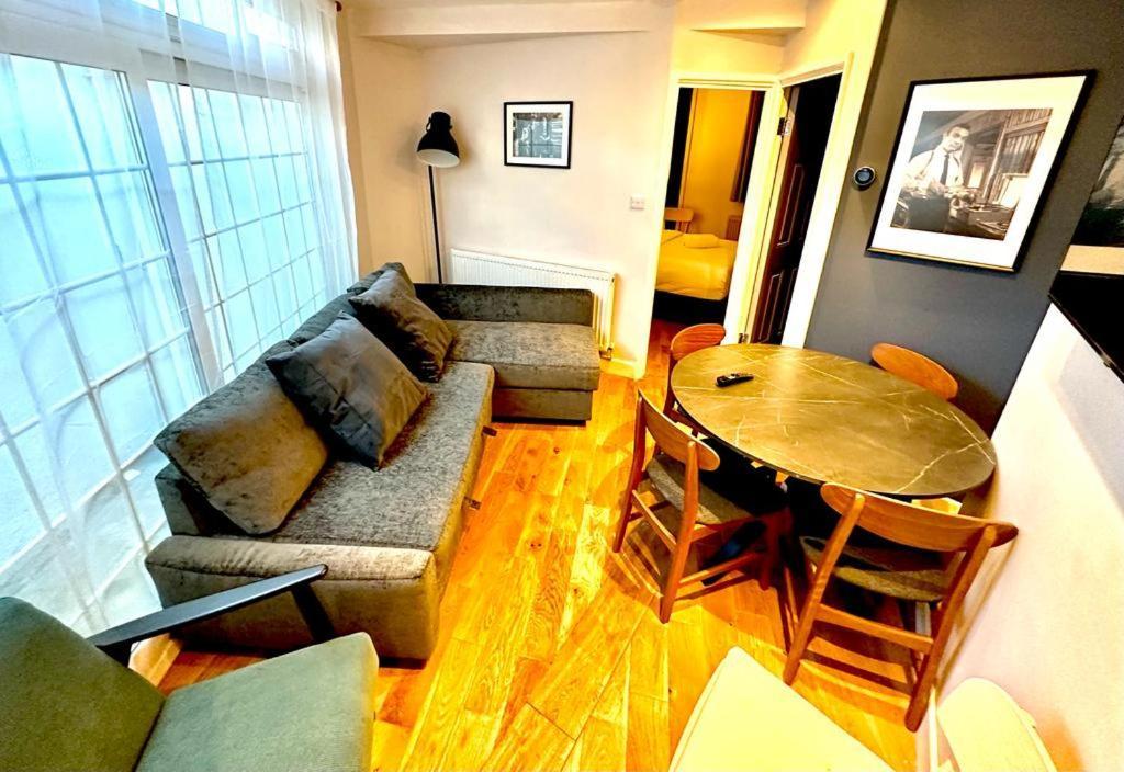 30 Secs To Euston Station London