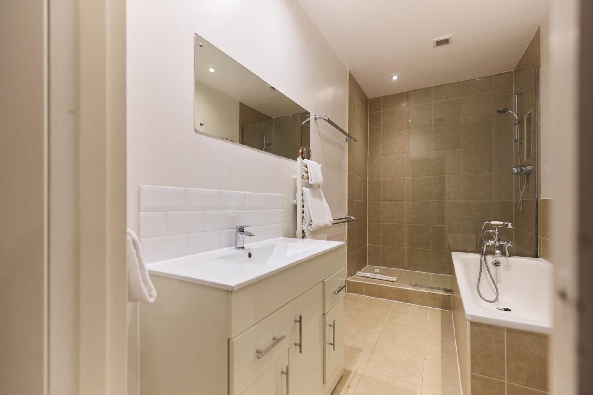 Apartment The West Kensington Hideout - Cozy 2bdr Flat With Garden *