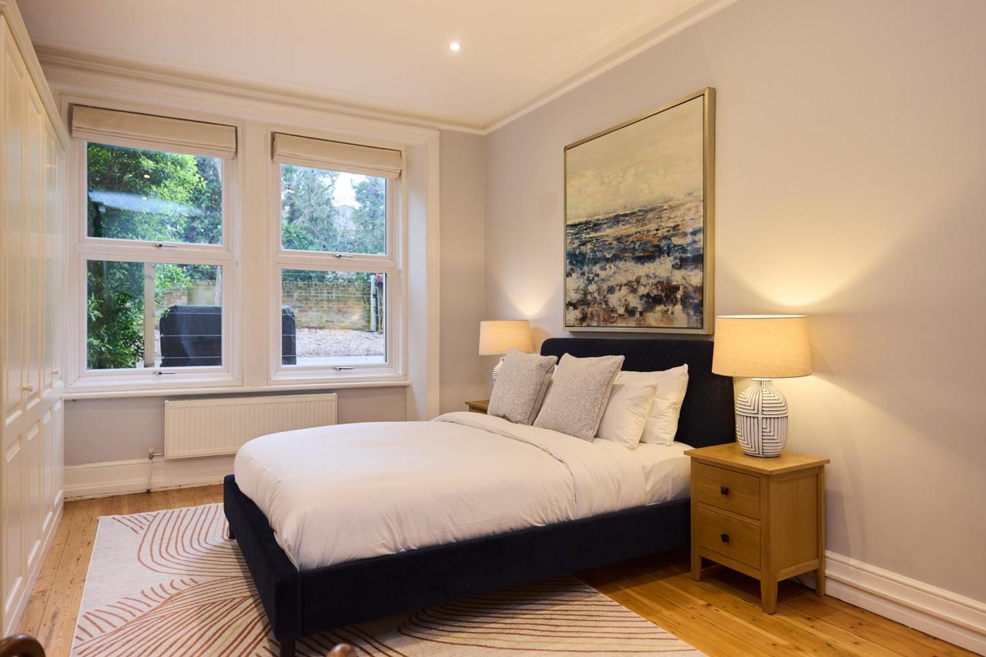 The West Kensington Hideout - Cozy 2bdr Flat With Garden Apartment London