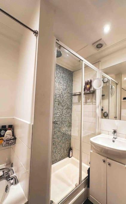 Kensington Spacious Apartamento