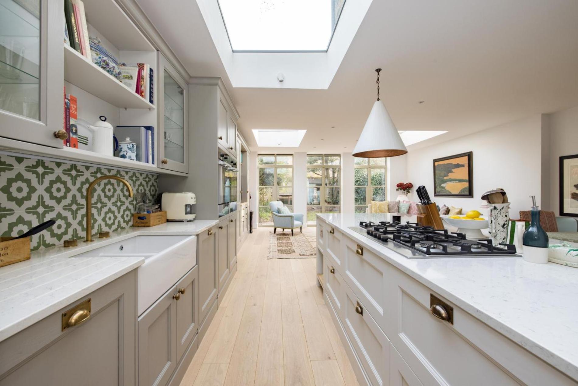 Fabulous 4 Bedroom Family In Fulham Apartment *
