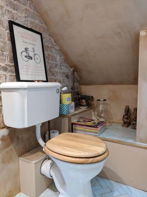Apartment Stylish 1 Bed With Large Plant Filled Garden London