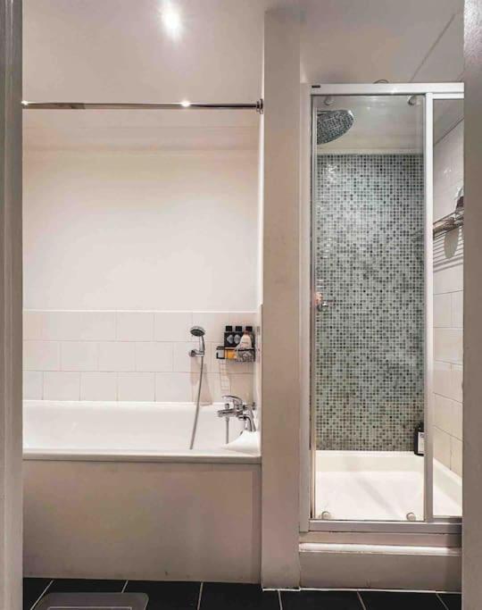 Kensington Spacious Apartamento *