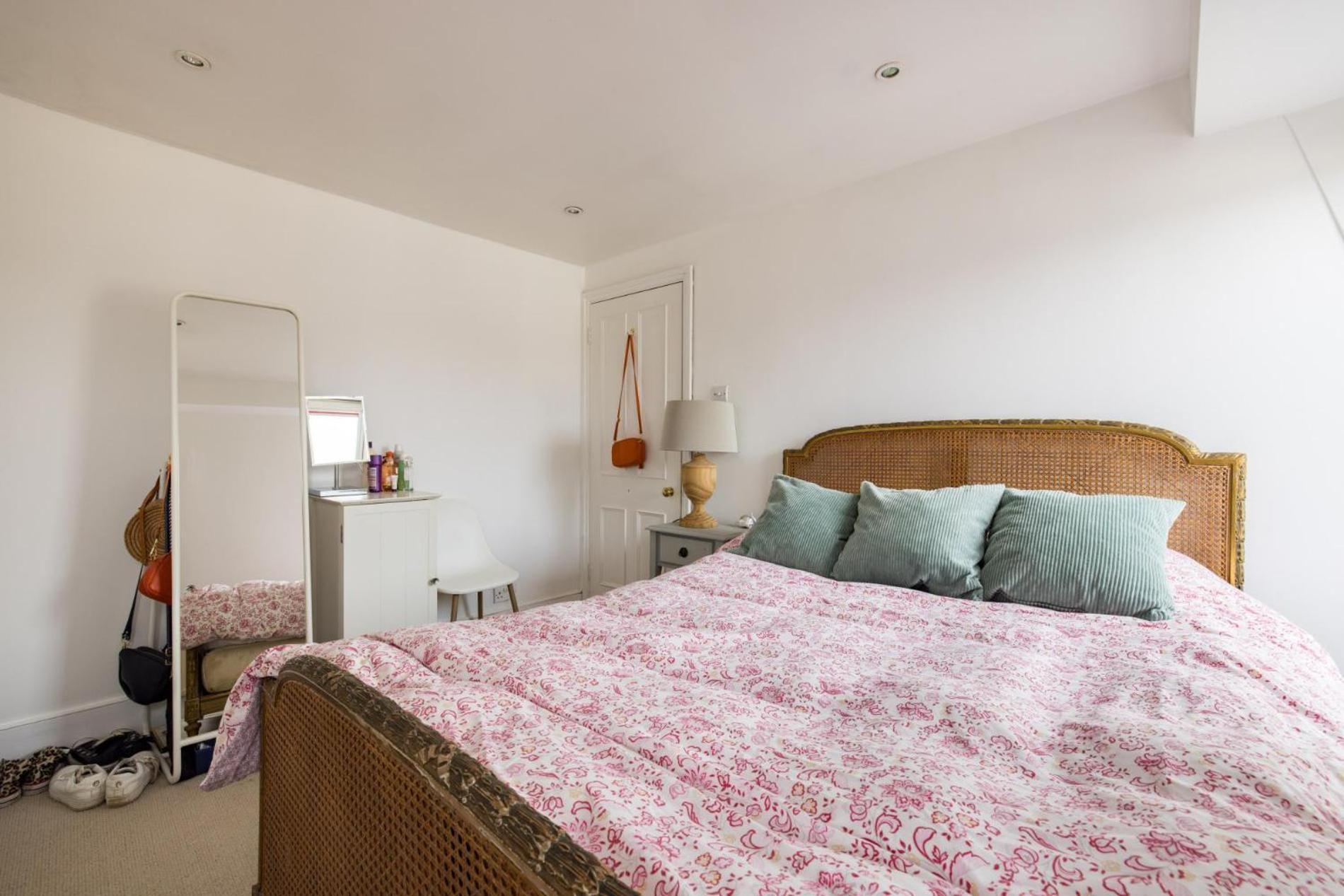 Fabulous 4 Bedroom Family In Fulham Apartment *