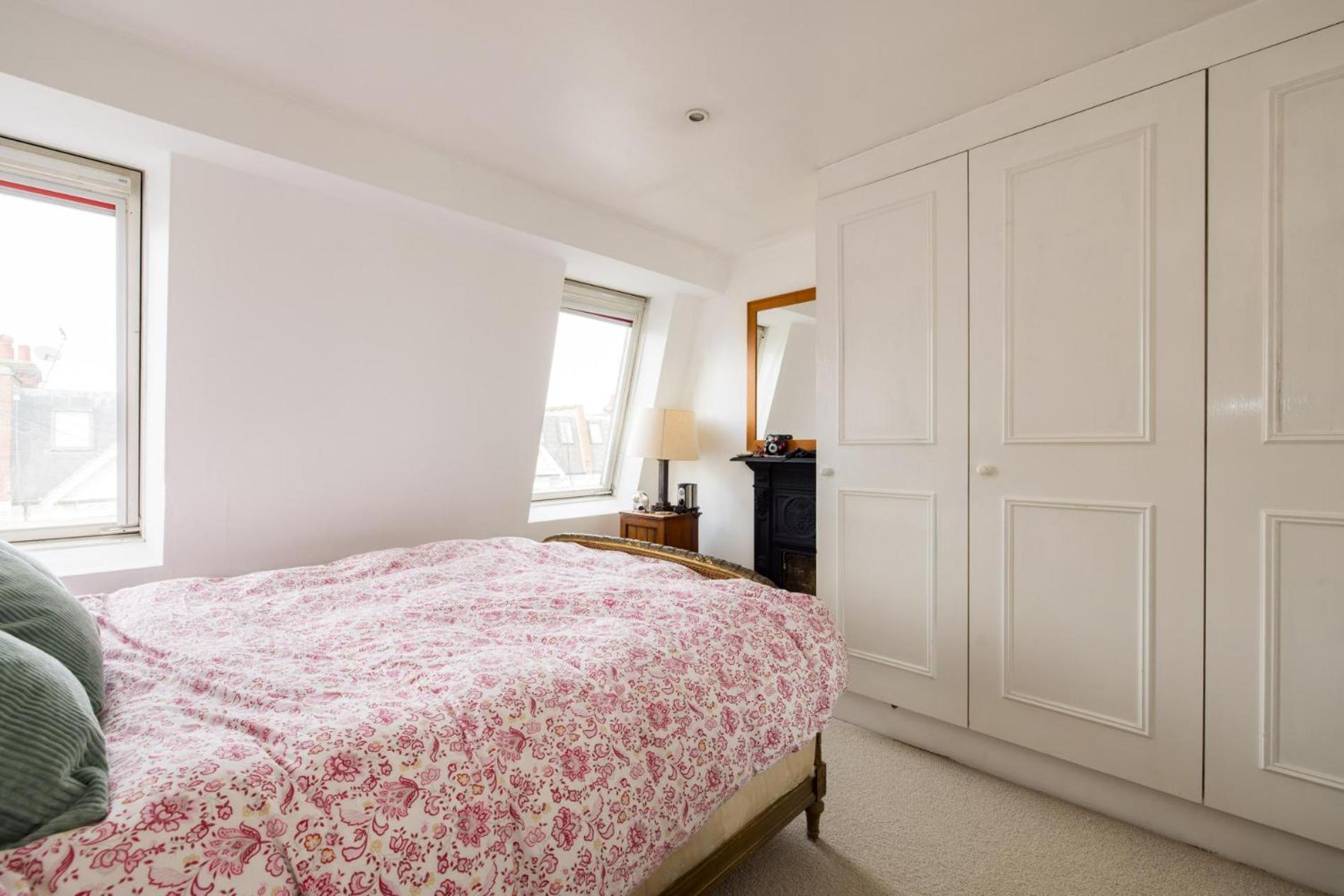 Fabulous 4 Bedroom Family In Fulham Apartment