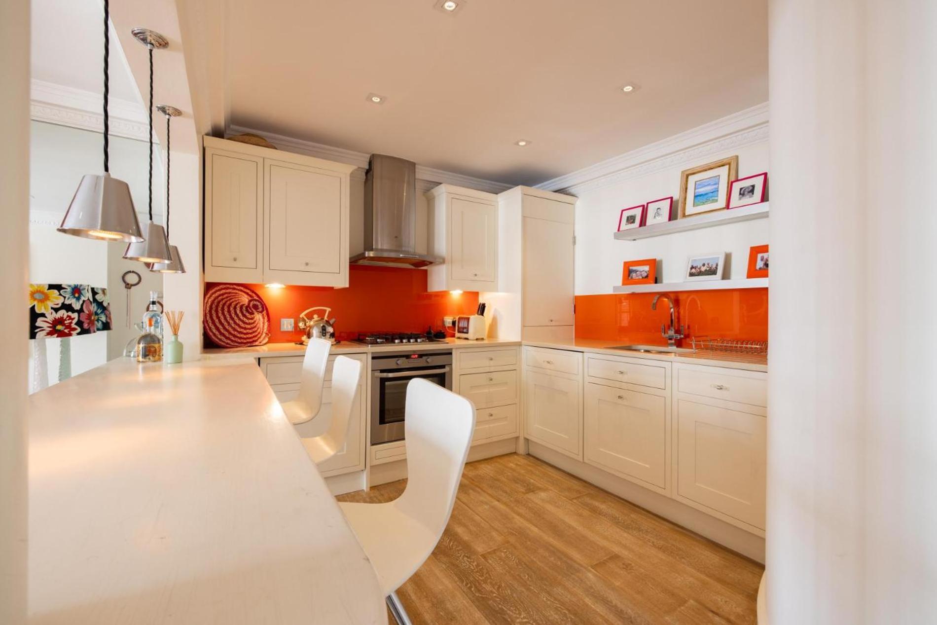 A Royal - Stylish 2 Bedroom In Kensington Apartment