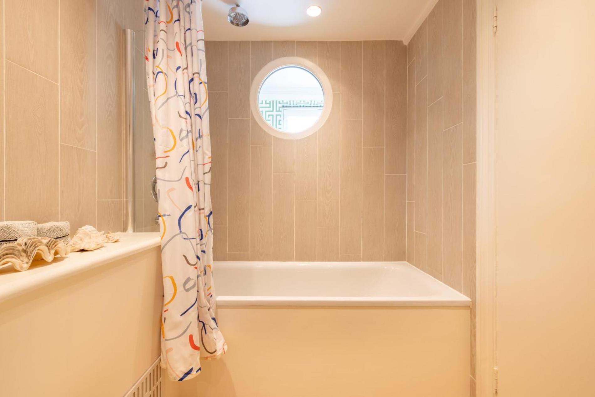 A Royal - Stylish 2 Bedroom In Kensington * London